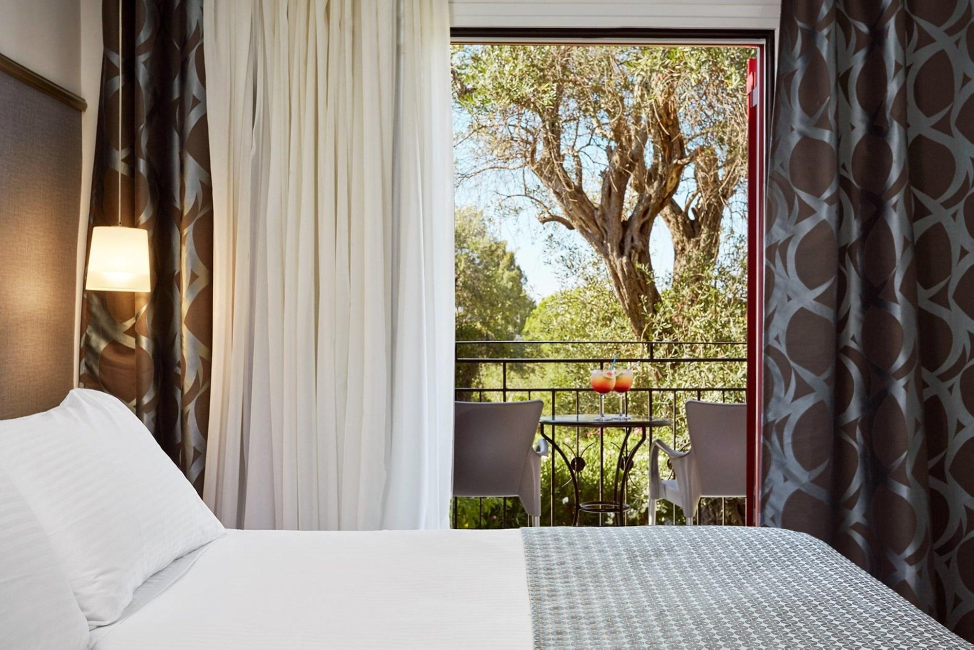 Sentido Apollo Palace Mesongí Екстериор снимка A room at the hotel
