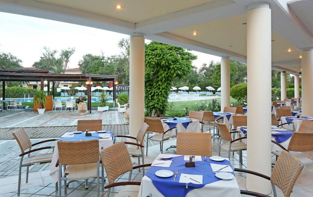 Sentido Apollo Palace Mesongí Екстериор снимка The restaurant