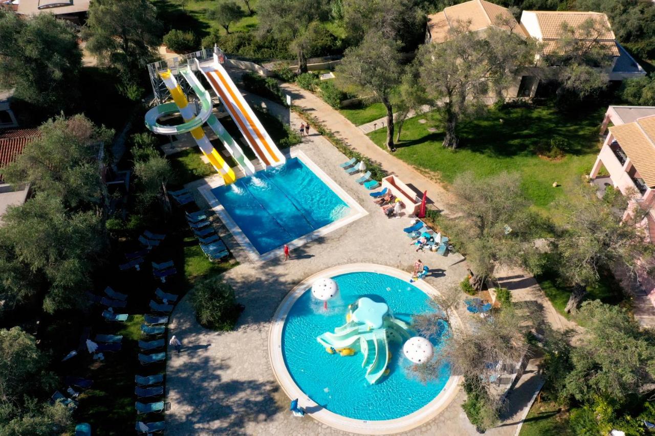 Sentido Apollo Palace Mesongí Екстериор снимка Aerial view of the water park