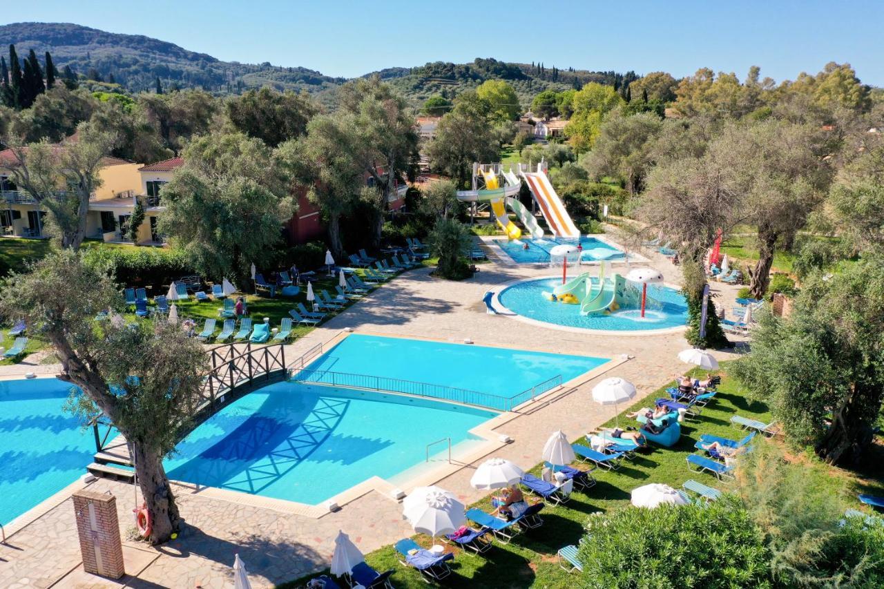 Sentido Apollo Palace Mesongí Екстериор снимка Aerial view of the water park