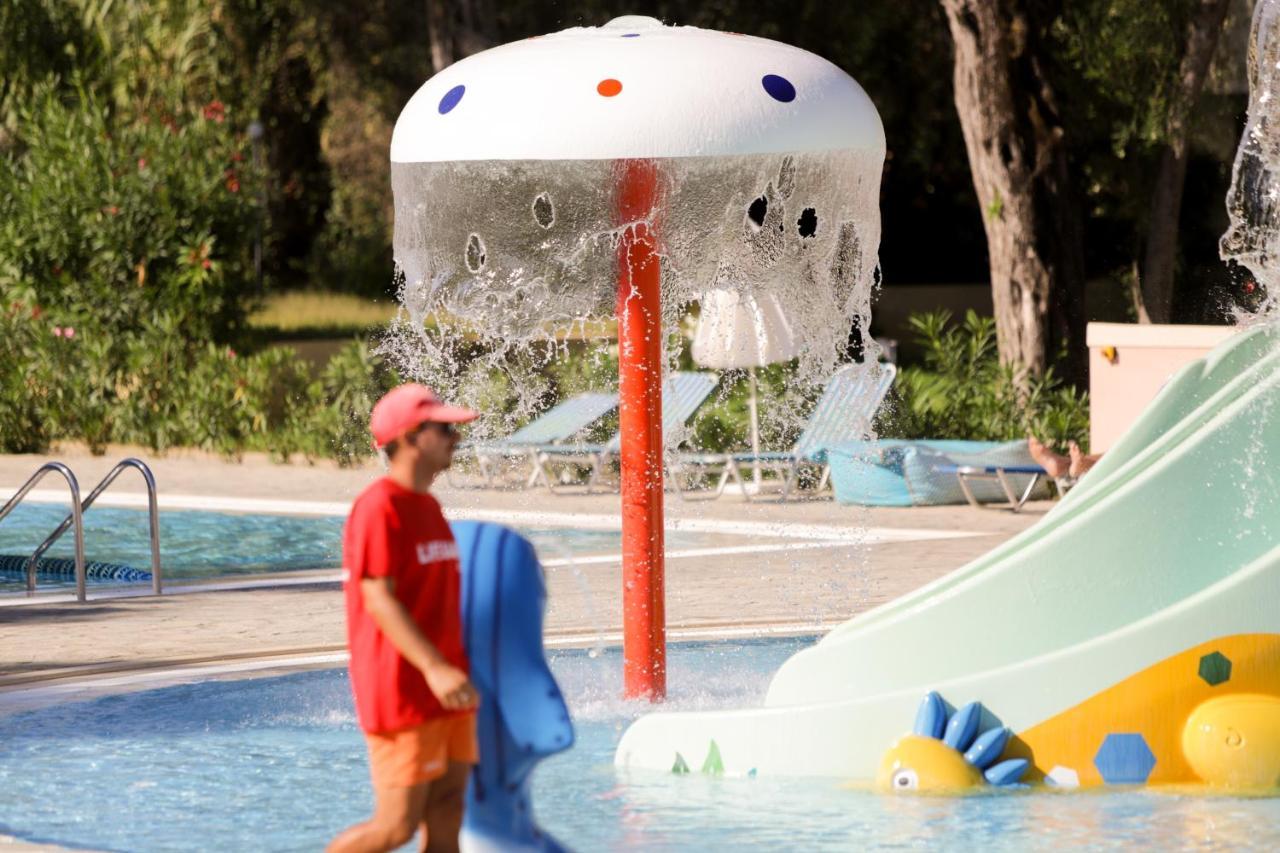 Sentido Apollo Palace Mesongí Екстериор снимка Mushroom umbrella