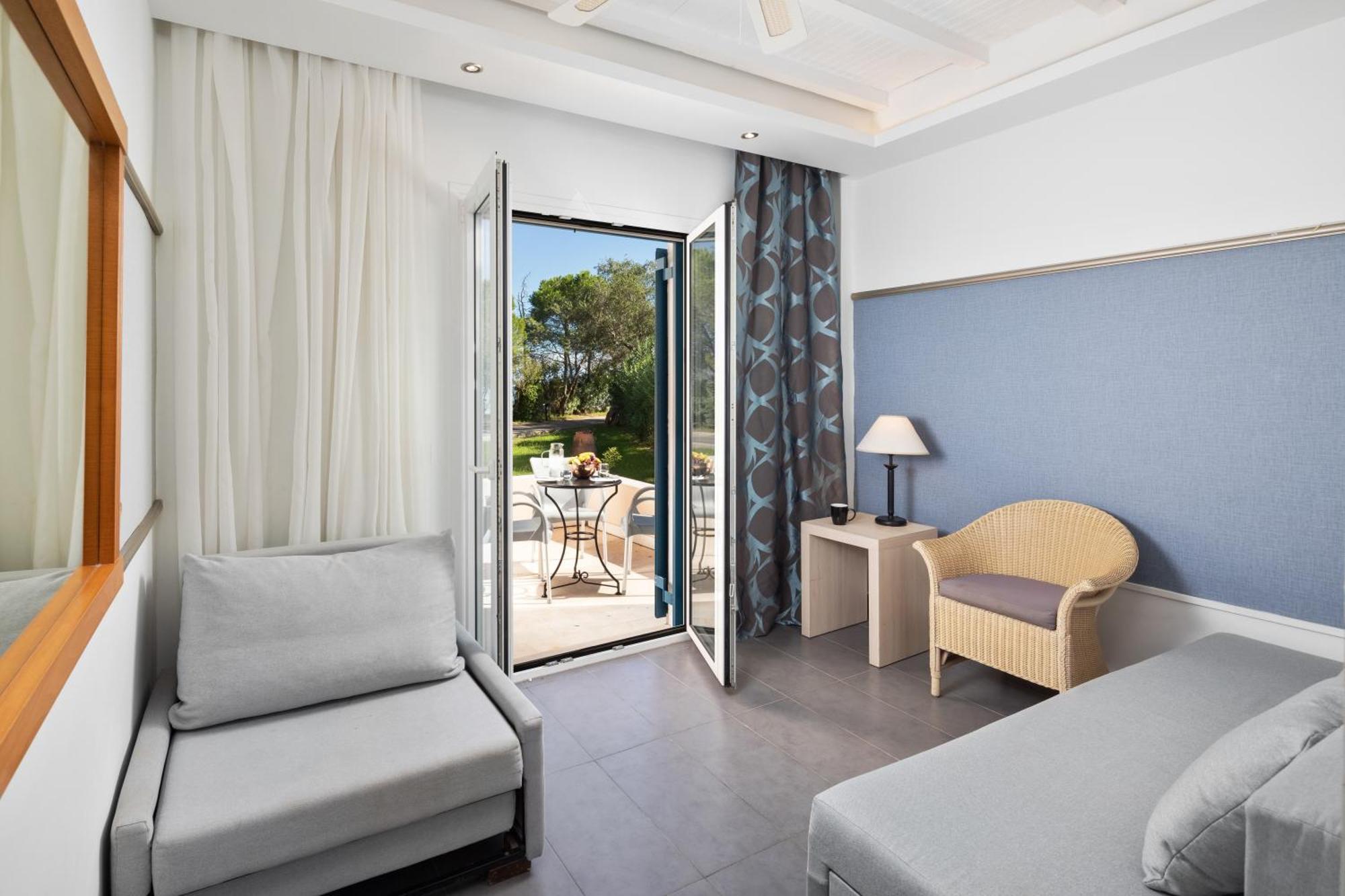Sentido Apollo Palace Mesongí Екстериор снимка A room at the hotel