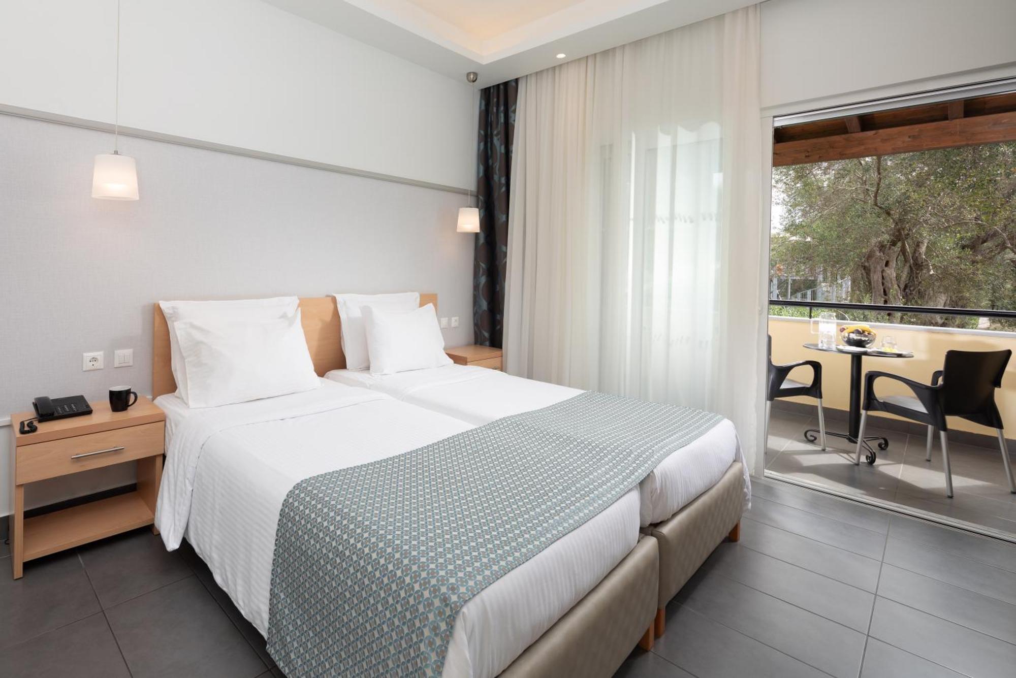 Sentido Apollo Palace Mesongí Екстериор снимка A room at the hotel