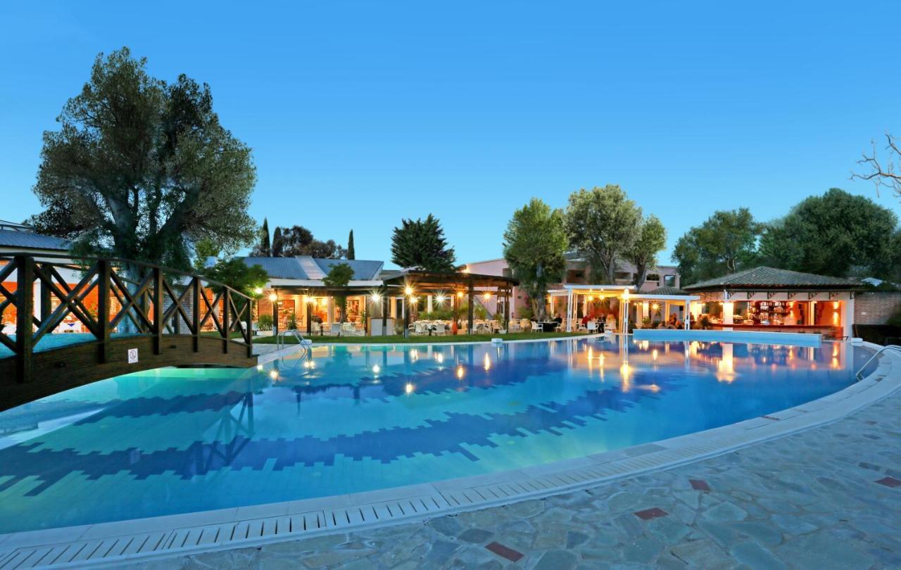 Sentido Apollo Palace Mesongí Екстериор снимка The pool at the hotel