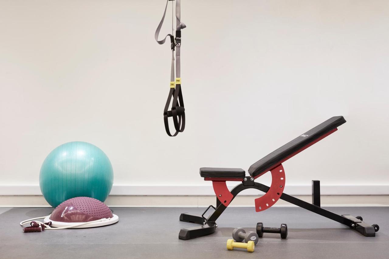 Sentido Apollo Palace Mesongí Екстериор снимка A weight bench