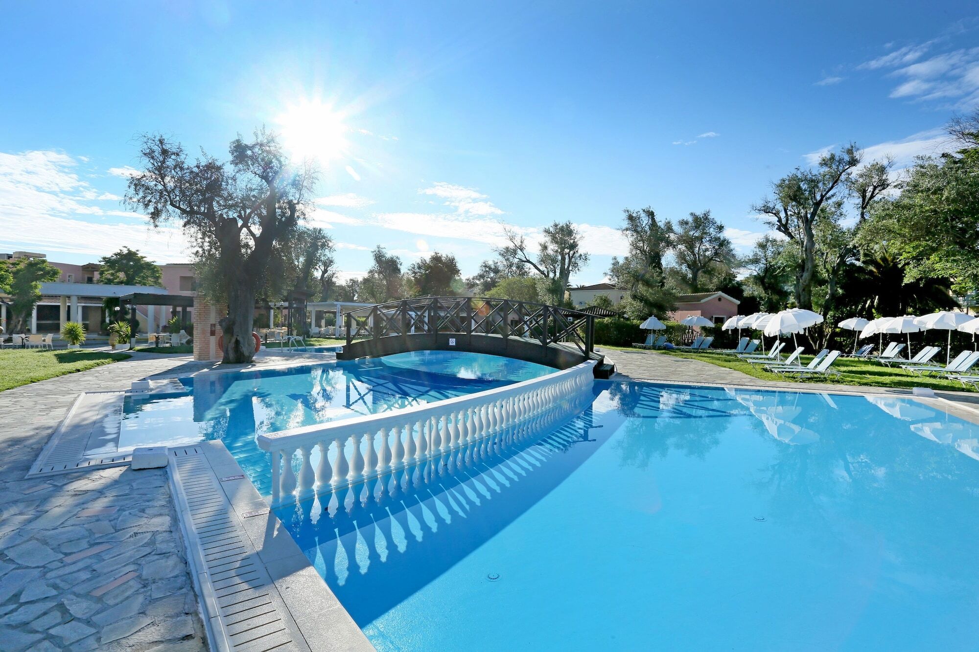 Sentido Apollo Palace Mesongí Екстериор снимка A swimming pool